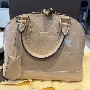 Louis Vuitton Vernis BB Alma- Rose Ballerine